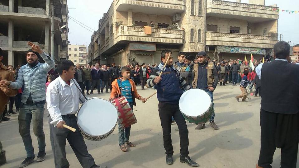 عه‌فرین زه‌ماوه‌ند ده‌گێڕێ